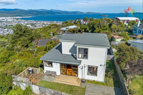 Photo of property in 4 Akatea Road, Korokoro, Lower Hutt, 5012