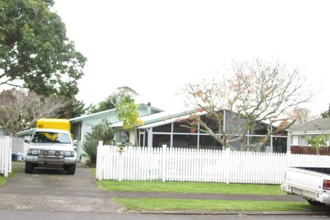 Photo of property in 12 Leaver Place, Weymouth, Auckland, 2103