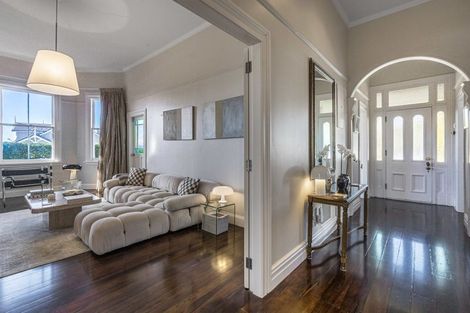 Photo of property in 77 Hinemoa Street, Birkenhead, Auckland, 0626