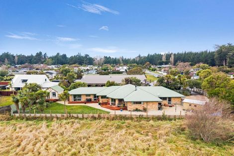 Photo of property in 34 Kiwi Avenue, Waikuku Beach, 7473