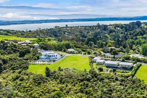 Photo of property in 127 Roberts Road, Matakatia, Whangaparaoa, 0930