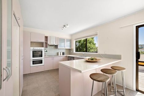Photo of property in 6 Valdese Rise, Browns Bay, Auckland, 0630