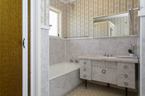 Photo of property in 5 Winston Street, Acacia Bay, Taupo, 3330