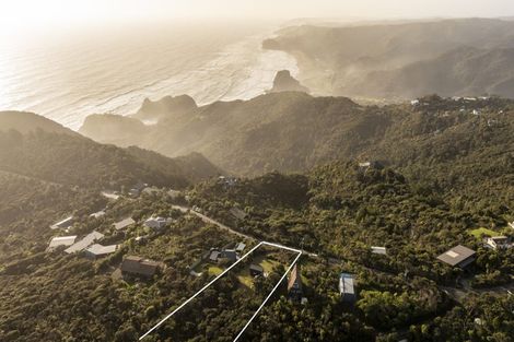 Photo of property in 6 Log Race Road, Piha, New Lynn, 0772