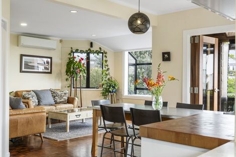 Photo of property in 2/36 Beulah Avenue, Rothesay Bay, Auckland, 0630