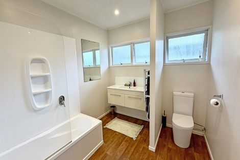 Photo of property in 19 Mappin Place, Chatswood, Auckland, 0626