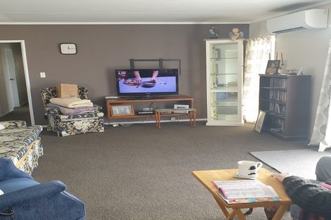 Photo of property in 40 Edgewater Parade, Waiuku, 2123