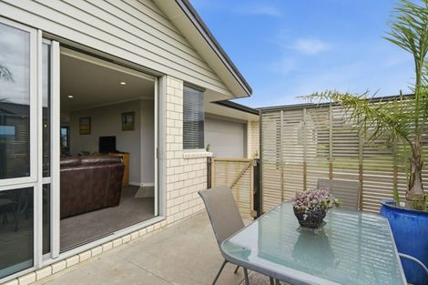 Photo of property in Waterview Estate, 28/4 Greystone Place, Omokoroa, 3114