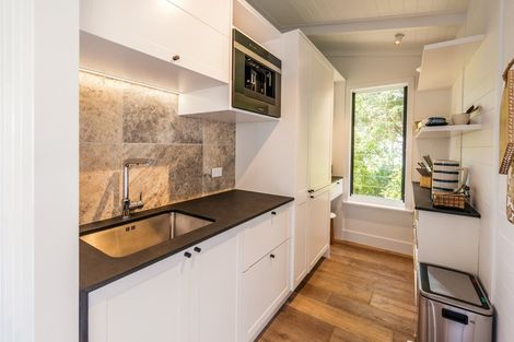 Photo of property in 31 Miro Road, Palm Beach, Waiheke Island, 1081