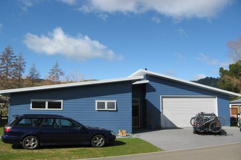 Photo of property in 2 Lakemere Way, Kinloch, Taupo, 3377