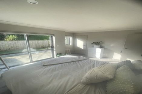 Photo of property in 6 Brindle Way, Newlands, Wellington, 6037