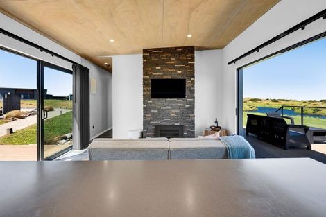 Photo of property in 21 Rosemount Road, Waverley, 4591