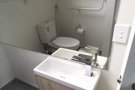 Photo of property in 13 Felstead Street, Birkenhead, Auckland, 0626