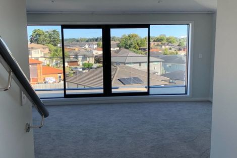 Photo of property in 5 May Potter Close, Oteha, Auckland, 0632