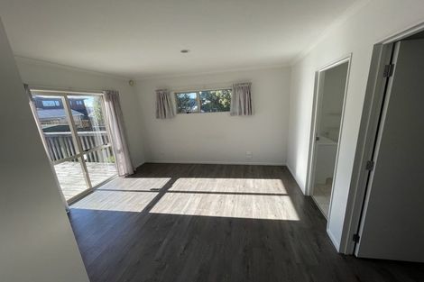 Photo of property in 35 Chesterfield Way, Orewa, 0931