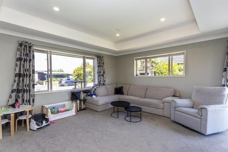 Photo of property in 16 Te Pihopa Way, Aidanfield, Christchurch, 8025