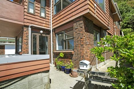 Photo of property in 208 Evans Bay Parade, Hataitai, Wellington, 6021