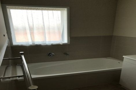 Photo of property in 126 Bleakhouse Road, Mellons Bay, Auckland, 2014