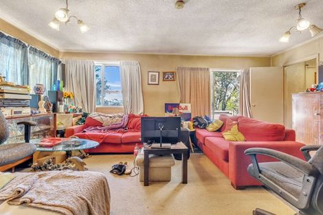 Photo of property in 9 Tahu Crescent, Sunnynook, Auckland, 0620