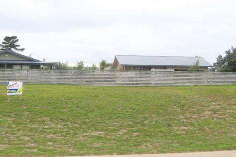 Photo of property in 110 Ocean Close, Matarangi, Whitianga, 3592