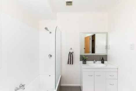 Photo of property in 2 Rhonda Avenue, Deanwell, Hamilton, 3206