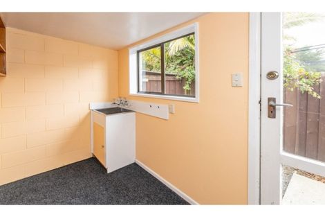 Photo of property in 2/8a Salford Avenue, Redwood, Christchurch, 8051