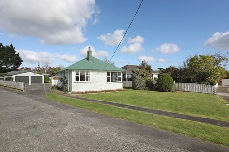 Photo of property in 14 Ward Street, Bulls, 4818