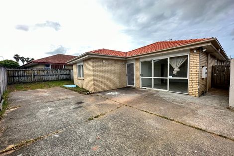 Photo of property in 32 Frank Bunce Grove, Flat Bush, Auckland, 2019