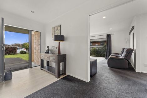 Photo of property in 30 Montague Grove, Stratford, 4332