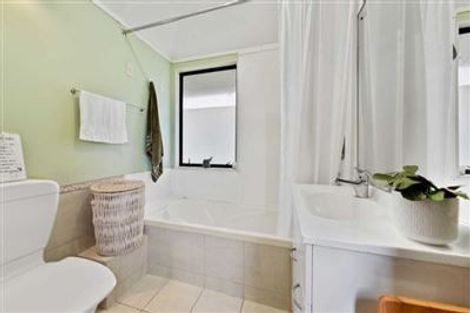 Photo of property in 5 Miramar Place, Pakuranga, Auckland, 2010