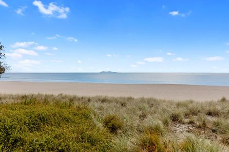 Photo of property in 10 Marine Parade, Mount Maunganui, 3116