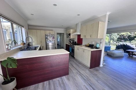 Photo of property in 2 Corlett Road, Plimmerton, Porirua, 5026