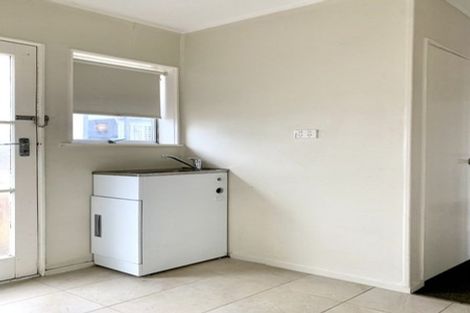 Photo of property in 2/58 Glengarry Road, Glen Eden, Auckland, 0602