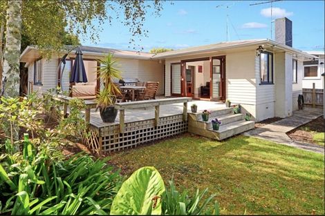 Photo of property in 121 Lancaster Road, Beach Haven, Auckland, 0626