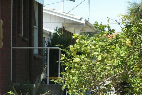 Photo of property in 2/38 Knightsbridge Drive, Forrest Hill, Auckland, 0620