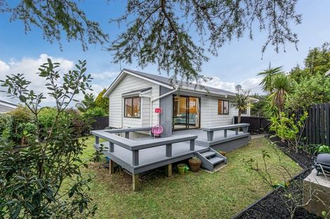 Photo of property in 2/9 Teal Crescent, Beach Haven, Auckland, 0626