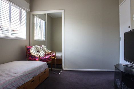 Photo of property in 15 Taikata Road, Te Atatu Peninsula, Auckland, 0610