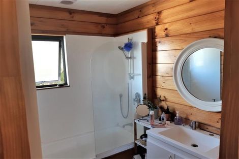 Photo of property in 16 Noeleen Street, Glenfield, Auckland, 0629