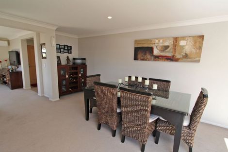 Photo of property in 12 Bellshill Close, Wattle Downs, Auckland, 2103