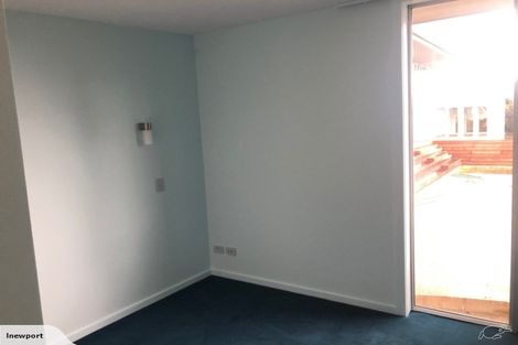 Photo of property in 2a Kiwi Esplanade, Mangere Bridge, Auckland, 2022