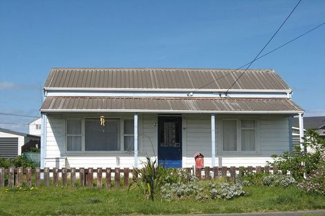 Photo of property in 15 Ashton Terrace, Castlecliff, Whanganui, 4501
