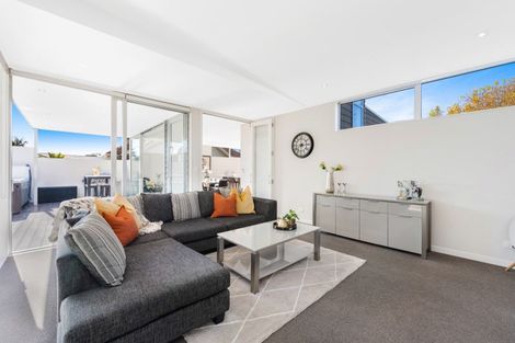 Photo of property in 33 Luplau Crescent, Cockle Bay, Auckland, 2014