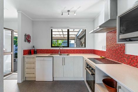 Photo of property in 408 Ocean Road, Whangamata, 3620