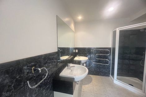 Photo of property in 1d/175 Hurstmere Road, Takapuna, Auckland, 0622