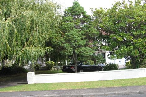 Photo of property in 21 Lyndhurst Road, Te Atatu South, Auckland, 0610