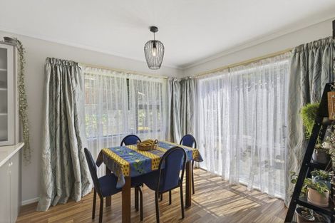 Photo of property in 32 Beaumont Crescent, Frankleigh Park, New Plymouth, 4310