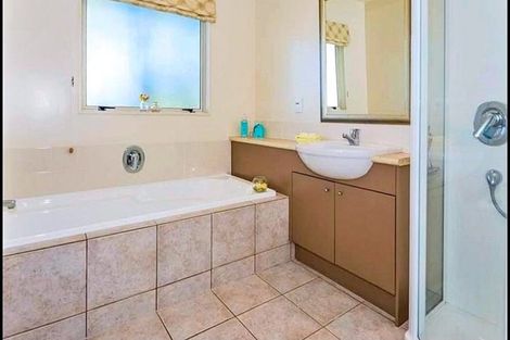 Photo of property in 2/23 Tui Glen Road, Birkenhead, Auckland, 0626