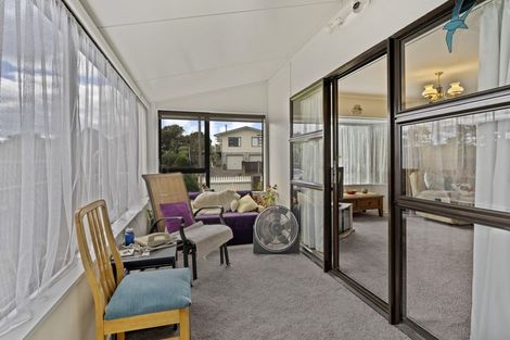 Photo of property in 32 Eruini Street, Waikanae Beach, Waikanae, 5036