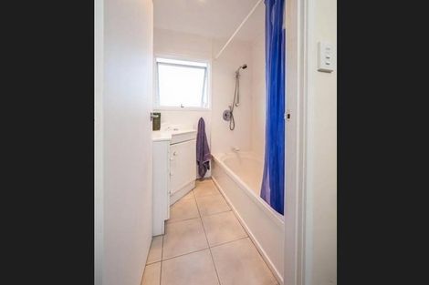 Photo of property in 2/8 Wickstead Place, Massey, Auckland, 0614