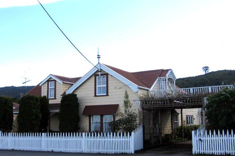 Photo of property in 1 Johnston Street, Featherston, 5710